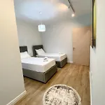 Centrally Located Glamorous Bright Near Bazaar Apartamento *
