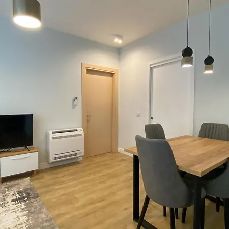 Centrally Located Glamorous Bright Near Bazaar Apartamento Tirana
