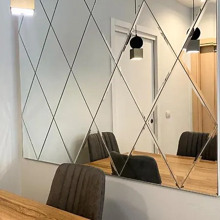 Centrally Located Glamorous Bright Near Bazaar ティラナ