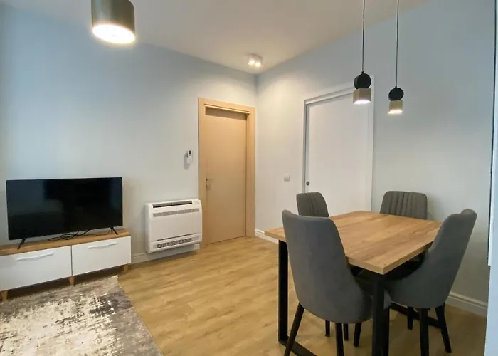 Centrally Located Glamorous Bright Near Bazaar Διαμέρισμα Τίρανα