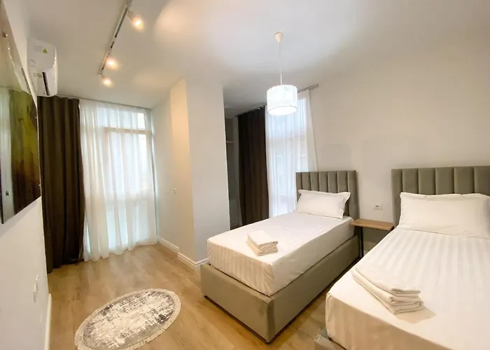 Centrally Located Glamorous Bright Near Bazaar טיראנה